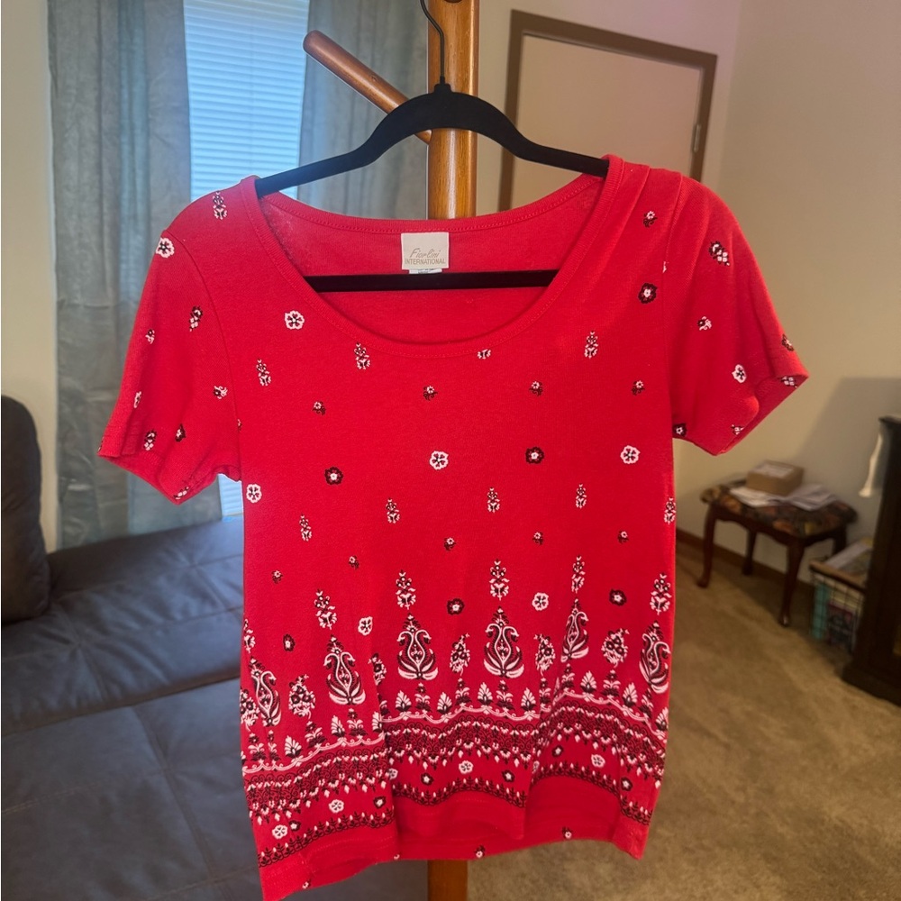 Elegant Red and White Short Sleeve Top
